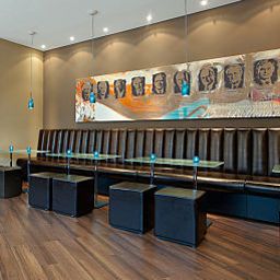 Hall Motel One Bellevue Fotos
