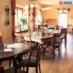 Sala de desayuno en el restaurante Waldhotel Entenkrug Fotos