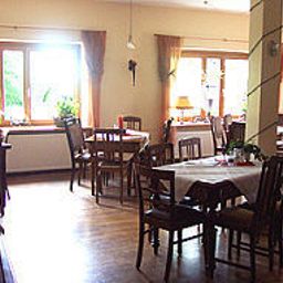 Sala de desayuno en el restaurante Waldhotel Entenkrug Fotos
