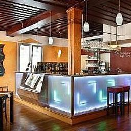 Salle du petit-déjeuner située dans le restaurant Ambiente Fotos