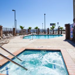 Piscine Holiday Inn Express Hotel & Suites FRESNO SOUTH Fotos