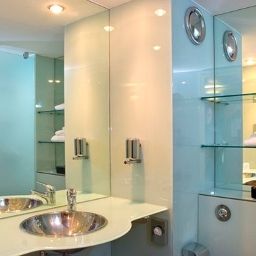 Cuarto de baño Ramada Encore Derby Fotos