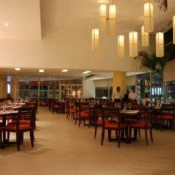 Restaurant B2B Hotel & Plaza Fotos