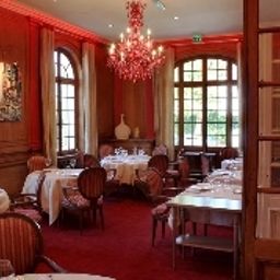 Salle du petit-déjeuner située dans le restaurant La Maison Rouge Fotos