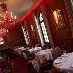 Salle du petit-déjeuner située dans le restaurant La Maison Rouge Fotos
