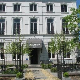 Exterior view Chateaubriand Fotos