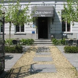 Exterior view Chateaubriand Fotos