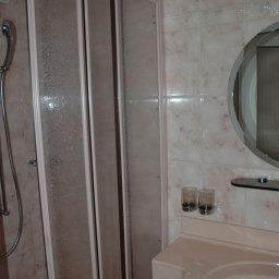 Bathroom Chavez Restotel - Ried-Brig Fotos