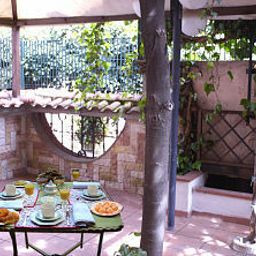 Фасад Idria Hotel Fotos