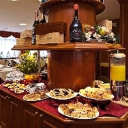 Buffet Rege Fotos
