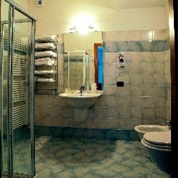 Camera da bagno International hotel Iseo Fotos