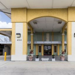 Exterior view Econo Lodge Inn & Suites Near AT&T Center Fotos