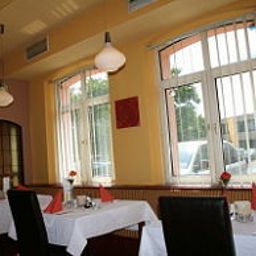 Salle du petit-déjeuner Turmfalke Fotos