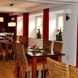 Salle du petit-déjeuner située dans le restaurant Edelweiss Alpine Lodge Pension Fotos