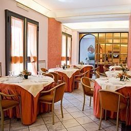 Sala de desayuno en el restaurante Regina Fotos