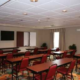 Conference room Hampton Inn  Suites ClevelandMentor Fotos