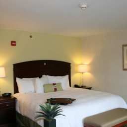 Room Hampton Inn  Suites ClevelandMentor Fotos