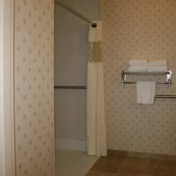 Room Hampton Inn  Suites ClevelandMentor Fotos