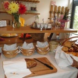 Salle du petit-déjeuner située dans le restaurant ErlebnisPension IllmitzerHof Fotos