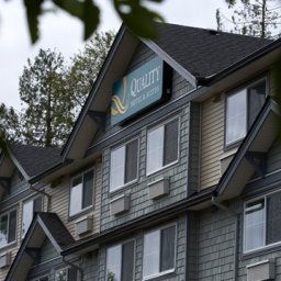 Vista exterior Quality Hotel & Suites Langley Fotos