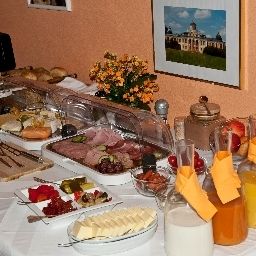 Buffet Villa Gisela Pension Fotos