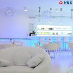 Salle du petit-déjeuner située dans le restaurant MTJ Fotos