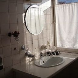 Bathroom Landhaus Post Fotos
