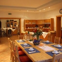 Sala śniadaniowa w restauracji Pension Garni Villa Thermale Fotos