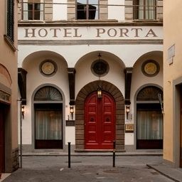 Фасад NH PORTA ROSSA Fotos