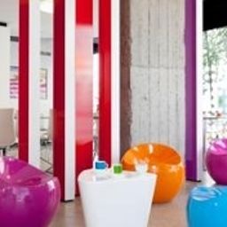 Hall The Pantone Fotos