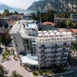 Außenansicht Kristal Palace TonelliHotels Fotos
