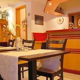 Salle du petit-déjeuner située dans le restaurant Seeblick Ferienpension Fotos