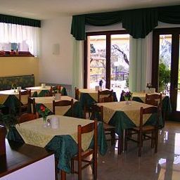 Salle du petit-déjeuner située dans le restaurant Garni Selene Fotos