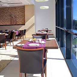 Frühstücksraum im Restaurant Ramada Oradea Fotos