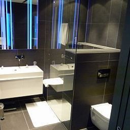 Cuarto de baño Hotel im Stockwerk Oppelner Fotos