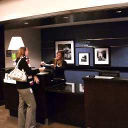 Hall Hmptn Inn Toronto Arprt Corp Ctr Fotos