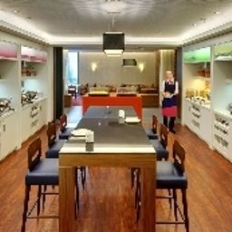 Buffet Hampton by Hilton Berlin City West Fotos