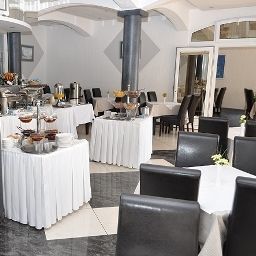 Sala de desayuno en el restaurante Perla Fotos