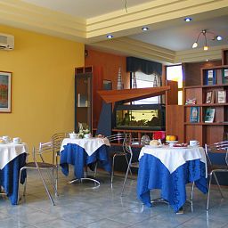 Frühstücksraum im Restaurant Maiuri Fotos