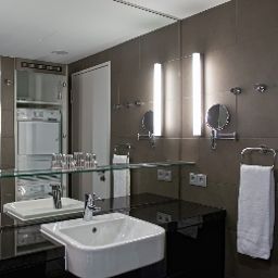 Bathroom Adina Apartment Hotel Fotos