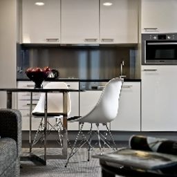 Kitchen Adina Apartment Hotel Fotos