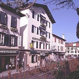 Exterior view De la Nivelle Logis Fotos