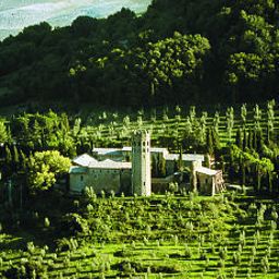 Фасад Badia di Orvieto Fotos