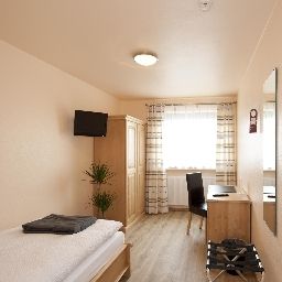 Room Hommen Garni Fotos