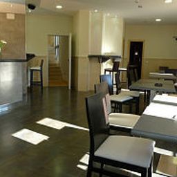 Salle du petit-déjeuner située dans le restaurant Puerta de la Santa Fotos