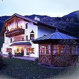 Vista esterna Garni Bräuhaus Fotos