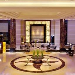 Холл Radisson Blu Hotel Cebu Fotos
