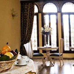 Salle du petit-déjeuner située dans le restaurant Ca’ Bragadin Carabba - Charming Inn Fotos