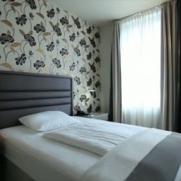  H10 Berlin Ku'damm Fotos
