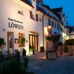 Außenansicht Löwen Fotos